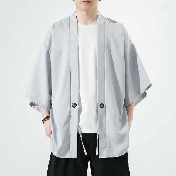 Suéteres para hombre, verano 2023, traje de protección solar fino de Japón, cárdigan de seda helada holgado, Top a prueba de viento de manga 3/4, ropa para hombre, camisa informal