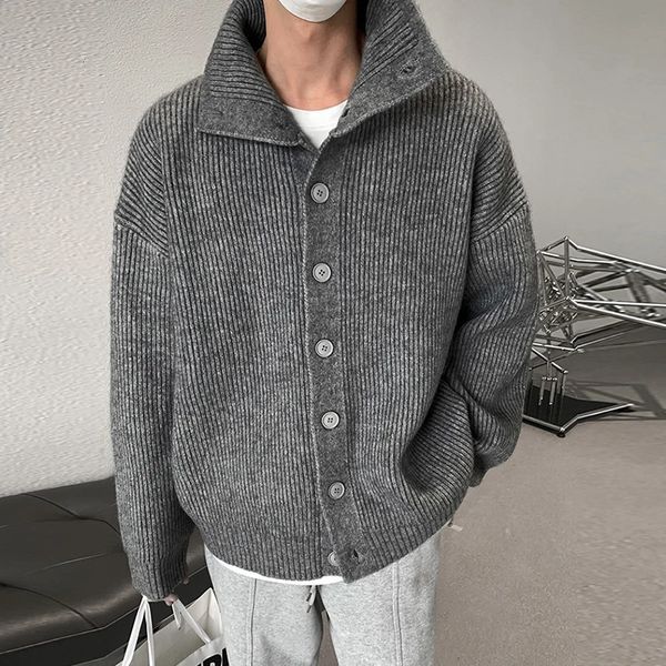 Pulls pour hommes 2023 Vêtements d'hiver de luxe tricoté Jacquard col roulé Cardigan Sweatercoat à manches longues boutons décontractés manteau de couleur unie 231127
