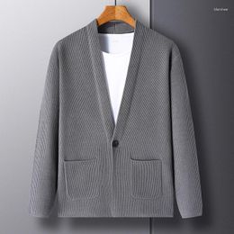Pulls pour hommes 2024 automne et hiver haut de gamme de haute qualité couleur unie un bouton cardigan pull tricoté poche à manches longues