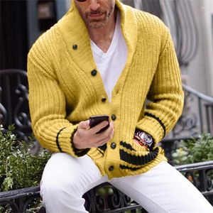 Pulls pour hommes 2024 automne hiver hommes tricotés manteaux chauds streetwear simple boutonnage hauts cardigan mâle jaune tricots