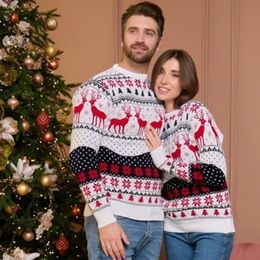 Chandails pour hommes 2024 Vêtements du Nouvel An Casual Loose Fit Couple de femmes Pulls assortis Noël Famille Saut Chaud Épais Tricoté Apparence de Noël 231121