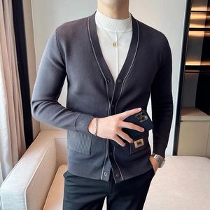 Pulls pour hommes 4XL-M Automne Business Gentlemen Cardigan Hommes Vêtements 2023 Poches de mode Décor Slim Fit Casual Tricoté Plus Taille