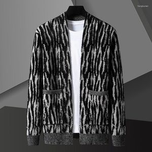 Pulls pour hommes et hiver automne noir blanc léopard cardigan lâche col en v pull tricoté veste haut rétro vêtements vêtements