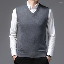 Camisolas masculinas marca mens camisola colete 2023 sem mangas cor sólida moda outono inverno com decote em v colarinho fino ajuste macio homens