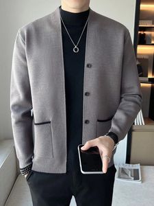 Pulls pour hommes Cardigan hommes automne hiver épais col en V pull tricoté manteaux décontracté chaud mode vêtements 2023 B35