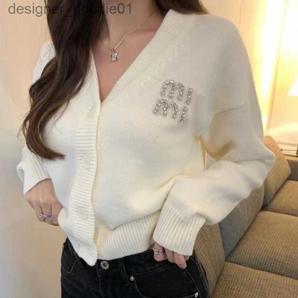 Suéteres para hombres Moda para mujer Suéter de lana Bordado Punto Cardigan Abrigo Miu Diseñador Suéteres Mujeres Chaqueta de lana con cuello en V Prendas de punto L230912