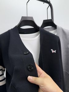 Hommes chandails haut de gamme marque Cardigan pull 2023 printemps et automne col en v chiot broderie coréen décontracté tricoté veste