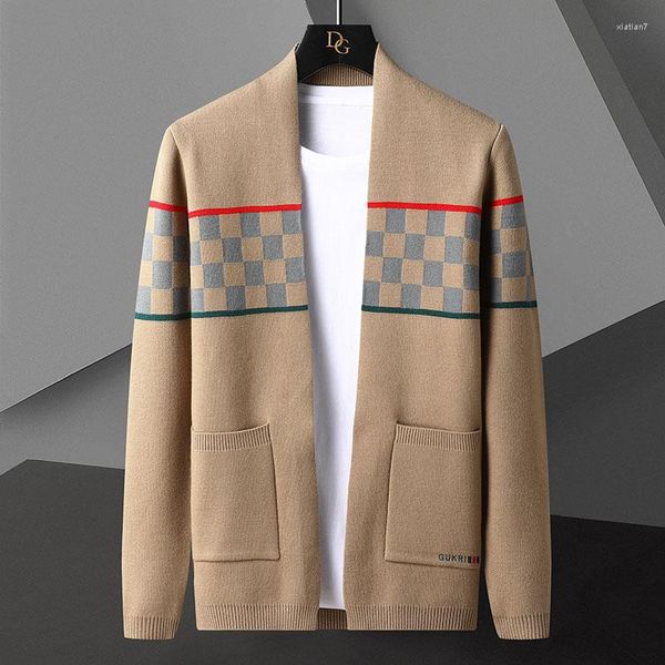 Pulls pour hommes Marque haut de gamme Cardigan tricoté Printemps et automne Tendance Plaid Jacquard Châle Personnalisé Casual Pocket Sweater Manteau