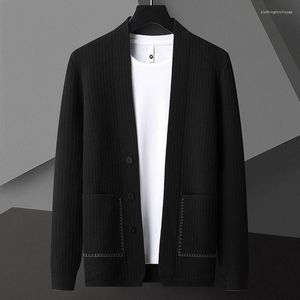 Chandails pour hommes Haut de gamme Marque Poche Cardigan tricoté 2023 Printemps et automne Mode Version coréenne Casual Couleur Solide Pull Châle Manteau