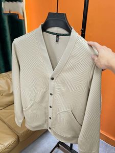 Herensweaters Highend herfst klassiek designer vest met lange mouwen zakelijk casual mode trend zak hoge kwaliteit knoopjack Koreaanse top 230922
