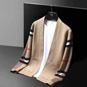 Chandails pour hommes Cardigan tricoté de marque haut de gamme pour hommes, pull à rayures de luxe, châle décontracté, tendance printemps et automne 2023 231127