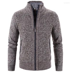 Pulls pour hommes au printemps automne pull tricoté hommes mode slim fit cardigan manteaux décontractés solide simple boutonnage
