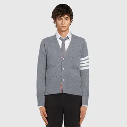 Pulls pour hommes Manteau tricoté Original 4-Bar Stripe Design Cardigan de luxe en laine célèbre unisexe de haute qualité haut de gamme pull masculin