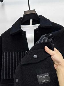 Sweaters voor heren licht luxe nieuw herenmerk herfst en winter mode -vest gestreepte print ontwerp overjas casual pocket patch gebreide top Q240603