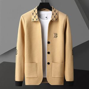 Suéteres para hombres Primavera y otoño de lujo Suéter informal de negocios de color sólido para hombres Patrón de diseño de escote de moda Cárdigan bordado M-4XL 231021