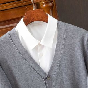 Herentruien mannen klassieke solide kleur gebreide v-neck vest uit warme baggy trui high-end jas Q240530