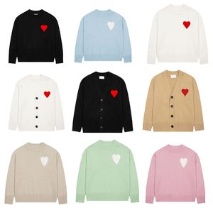 Suéteres para hombres Moda de París Diseñador para hombre Suéter de punto Bordado Corazón rojo Color sólido Gran amor Cuello redondo Manga corta para hombres y mantener caliente