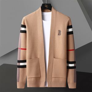 Herentruien Pocket Men Cardigan Fashion Brand Autumn Winter Designer Cardigan Plus Size England Style Spliced ​​Color Cardigan Knit Jacket 230822