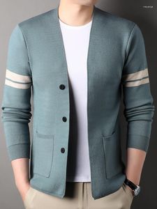 Sweaters voor heren Solid Gebreide Casual Cardigan 2023 Leer- en herfstdunne jas Japanse Koreaanse V-hals sjaal Temperament Top