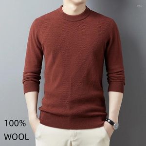 Chandards masculins Strip Jacquard Hommes Top Hiver 2023 Poulain de laine de mode Red Mens Vêtements Luxury Coréen Vintage à manches longues