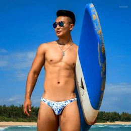 Heren zwemkleding 2022 afdruk sexy pouch mannen lage taille strakke half pack hip zwempakken gay string bikini's zwembroers trunkmen's