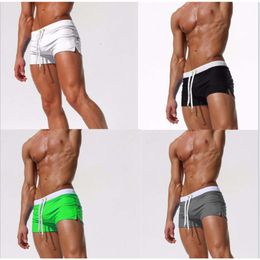 Swimwear masculin 2024 Nouvelle gannerie anti-maladresse et short anti léger de couleur solide avec pantalon de séchage rapide