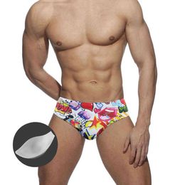 Maillots de bain pour hommes Européen American Cartoon Graffiti Mode Sexy Maillot de bain Personnalité Tendance Maillot de bain Séchage rapide Hommes avec Push Pad Briefs J220913