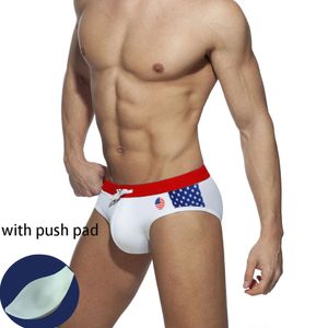 Maillots de bain pour hommes Européens et américains Correspondant aux couleurs Triangle Maillot de bain Été Sexy Drapeau multinational Shorts Hommes p230515