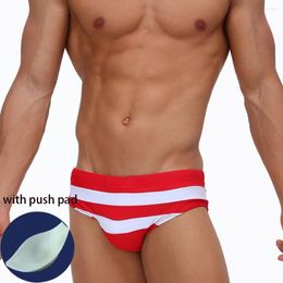 Traje de baño para hombres Traje de baño de triángulo a rayas a juego de colores para hombres europeos y americanos Bikini de playa con bolsillo pequeño en la espalda