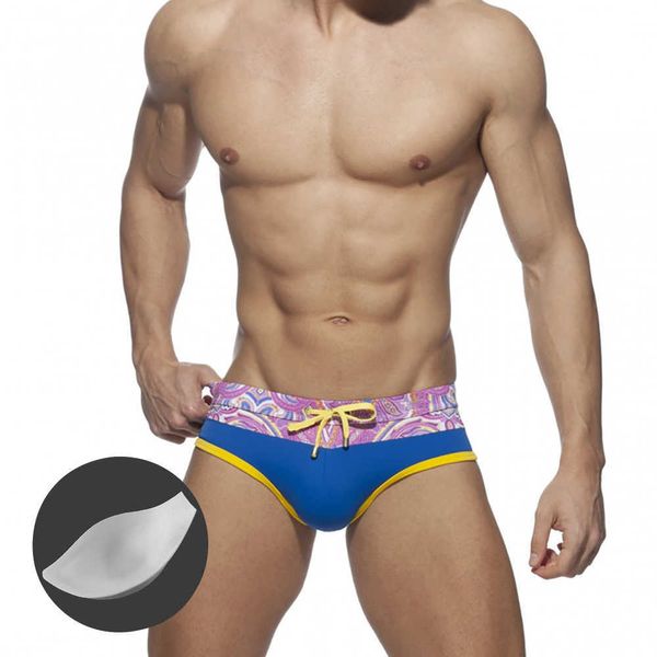 Maillots de bain pour hommes Hommes Nouveaux bâtons Maillots de bain imprimés Europe Amérique Mode Sexy avec Push Pad Briefs Summer Beach Surf Bikini à séchage rapide J220913