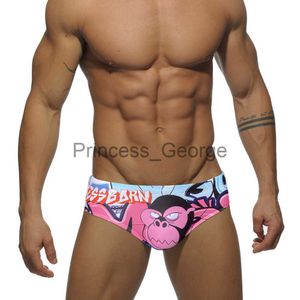 Zwemkleding voor heren Nieuwe herenzwemkleding Zomer Strand Pouch Pad Zwemslips Sexy lage taille Bikini Trunks Mannelijk Sneldrogend Sportbadzwempak x0625 x0625 x0625 x0625