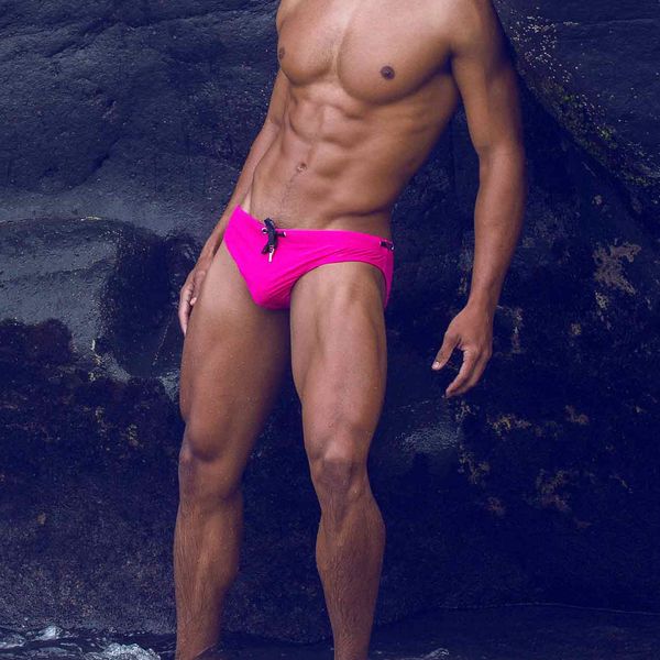 Swimwear masculin sexy basse taille pour hommes maillot de bain solide pad de nage de natation nylon de maillot de bain sèche rapide mode mâle de plage de plage 230627