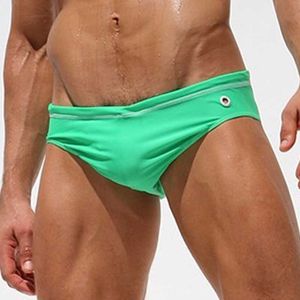 Maillots de bain pour hommes Sexy Homme Natation Slip Solide Taille Basse Bikini Maillots De Bain Nylon Séchage Rapide Maillot De Bain Mâle Sport Plage Surf Maillot De Bain Sous-Vêtements J220913