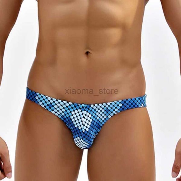 Traje de baño para hombres Sexy cintura estrecha hombre mini hombres bikini pantalones cortos para niño joven surf desgaste 240315