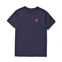 Camiseta para hombres Play Designer Trendy Red Commes Heart Heart Women's Pulter S Badge Cantidad TS Cotton C Des Garcons Camisa 7376 Hirt