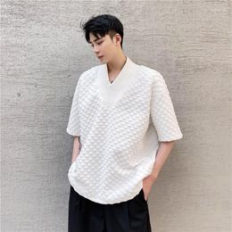 Männer T-shirts 2022 Sommer Korea Waffel T-shirt Mode Flut Persönlichkeit V-ausschnitt Design Lose Kurzarm Minderheit Männer Tees schwarz Weiß