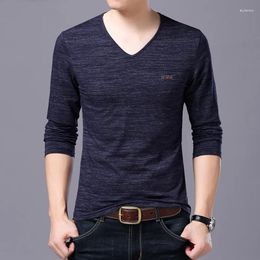 Mannen T-shirts 2024 Modemerk Mannen V-hals Tops Street Style Trending Hoge Kwaliteit Koreaanse Lange Mouw T-shirt kleding