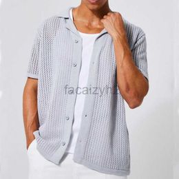 T-shirts masculins 2024 New Men's Seaside Beach Shirt Men's Men's Casual Fit Top Top Couleur continue Couleur Couvure creuse Shirt à manches plus