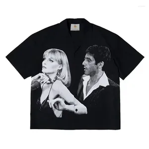 Camisetas para hombres American Retro Scarface Película Temática Retrato Estampado Diseño elegante Sentido Moda Blusa floral de manga corta Y2k Ropa para hombres