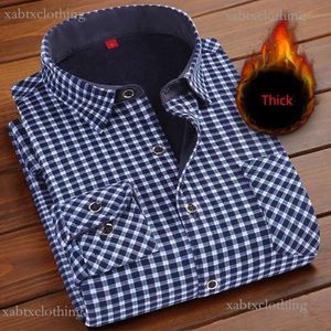 Camisetas para hombre Otoño Invierno Moda Manga larga Tela escocesa Polar y grueso Cálido Casual Alta calidad Tamaño grande NS4574 230112