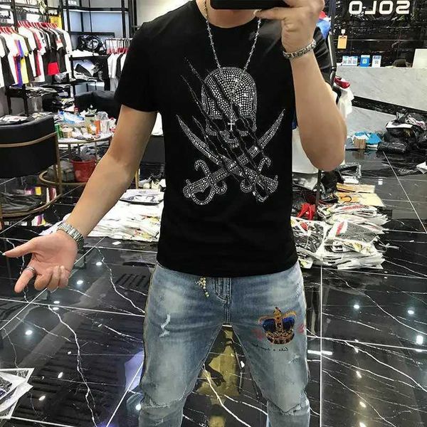 T-shirts masculins Black Hot Diamond Skull Men T-shirt à manches courtes T-shirt Summer Boys Fashion T-shirt Pirate blanc J240515