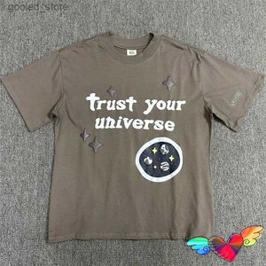T-shirts voor heren Brown Planet Market Trust Your Universe T-shirt heren bladerdeegprint T-shirt ketting label top korte mouwen Q240316
