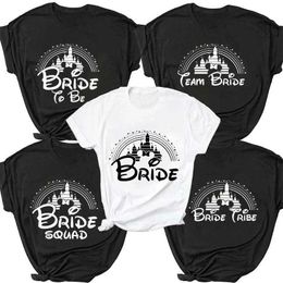 T-shirts masculins château graphique Top Team Bride T-shirt Bridal Shower Shirt Girl Bride Squad Black White T Friends Bachelorette Hen Party Tshirt T240506