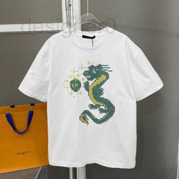 Heren T-shirts Designer 2024 Vroege Lente Nieuwe Draak Jaar Mozaïek Print Terug Kralen Brief Korte Mouw T-shirt Paar 4E4Q