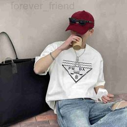 T-shirts masculins Designer High Version 2024 Été Nouveau P Famille P Grand Triangle T-shirt à manches courtes pour hommes et femmes