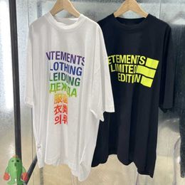Camisetas para hombres Dropshipping Vetements Camisetas Oversize Color Impresión de letras Manga corta Vtm Original 1 1 Paquete Camiseta Hombres Mujeres G230309