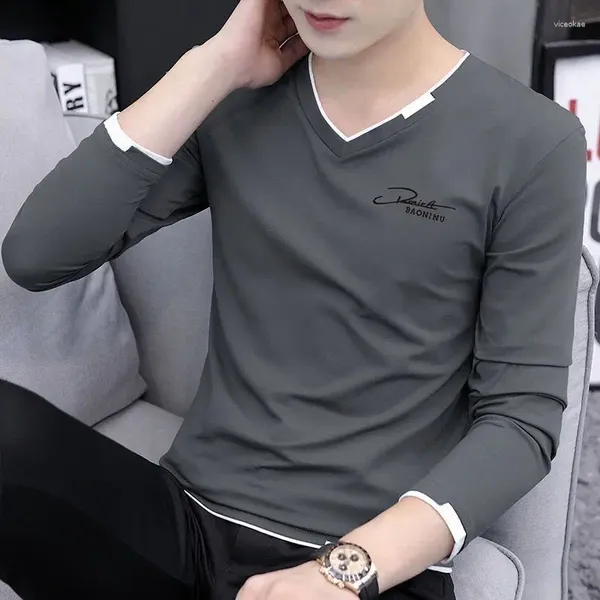 Camisetas para hombre, camiseta a la moda con cuello en V empalmada que combina con todo, ropa de otoño 2023, jerséis informales de gran tamaño, camiseta holgada coreana