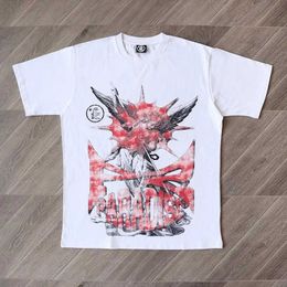 Heren T-shirts Hell as star Studios Bigger Than Satan tee met veel persoonlijkheidsparadijs bedrukt J240120