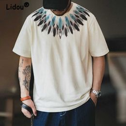 Heren t-shirts High Street American Style Loose Personality Indian Feather Man Top Nieuwe zomerronde nek groot formaat halve mouw t-shirt shirt T221006