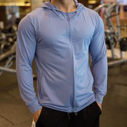 T-shirts pour hommes Sweats à capuche Running Gym Training Sweats à capuche Sports de plein air Vestes Manteaux Séchage rapide Manteau de protection solaire Homme Sportwear Solid 231016